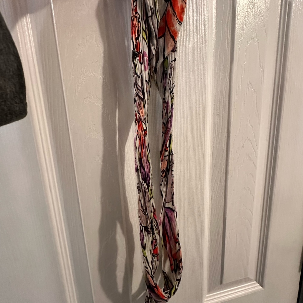 Chase scarf